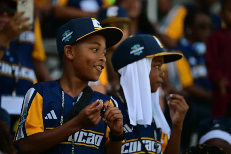 A 10-run inning in the second lifted Curacao past Nicaragua 12-3 to advance at LLWS